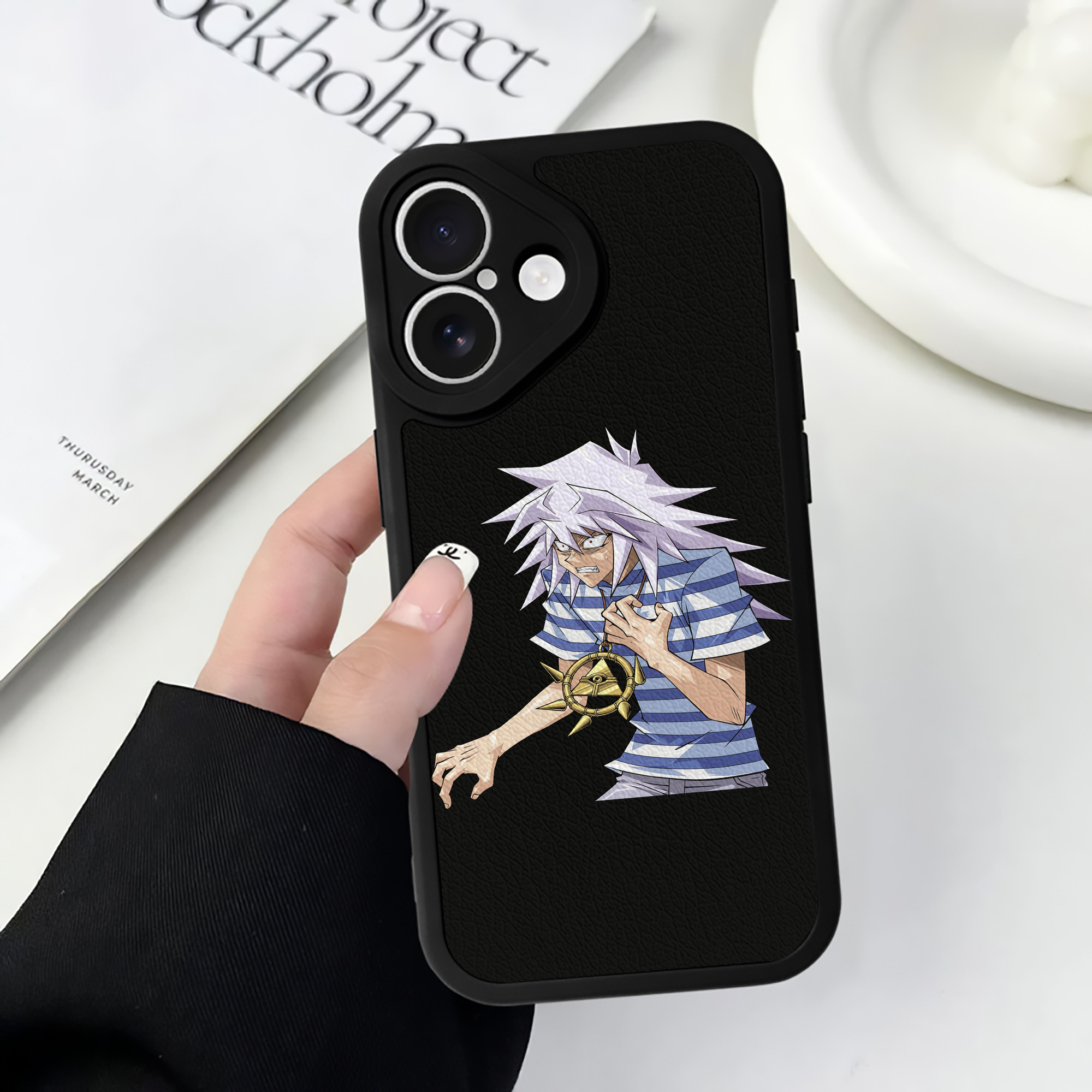 （画像用） 遊☆戯☆王 Yu-Gi-Oh! 【iPhone 16シリーズ対応】シリコンスマホケース（レザー調） 材質：シリコン